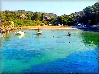 Canutells es la unica cala, playa del municipio de Mahón, en la costa sur de Menorca, Sa Mesqida y las del parque de Es Grao al noreste