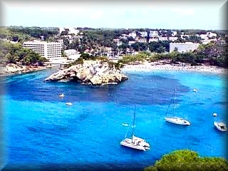 Cala Santa Galdana, dispone de varios miradores de la playa desde distintos puntos, a cual mas espectacular, es la playa  mejores vistas  de toda Menorca